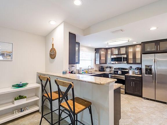 4th image of 2529 Croton Ave