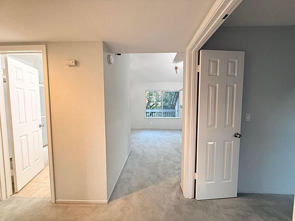 4th image of 1054 Summershore Ct