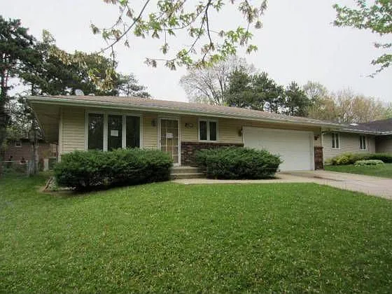 2916 Norway Pine Rd photo 1