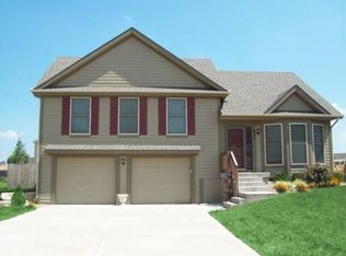 924 NW 110th Ter, Kansas City, MO 64155