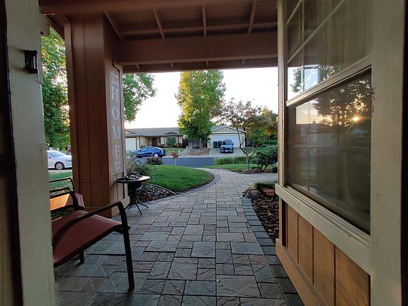 3rd image of 566 Oakborough Ave