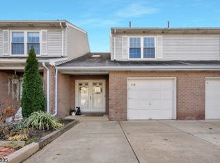 14 Lee Ct, Lebanon, NJ 08833