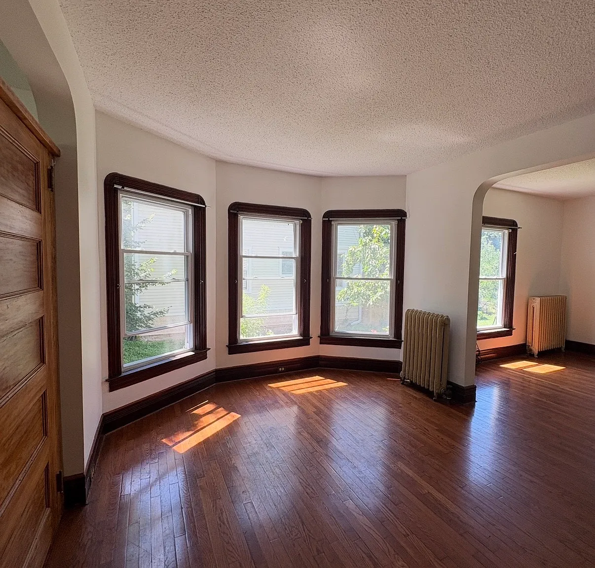 1 bed, 900 sqft, $1,275 — Photo 1