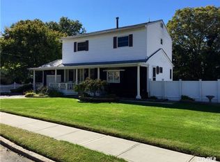 24 Salem Ln, Selden, NY 11784