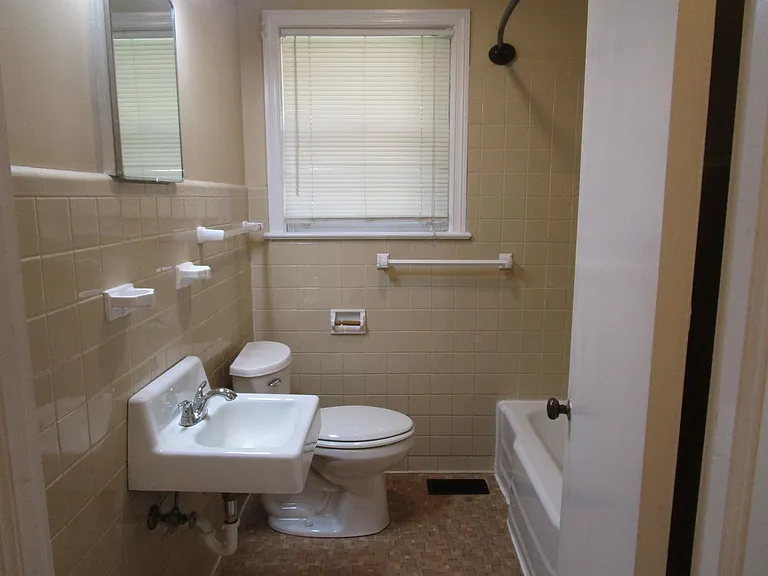 524 W Calhoun St — Photo 6