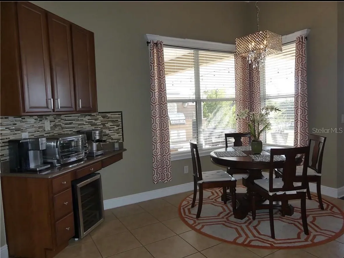 4 bed, 2854 sqft, $2,500 — Photo 4