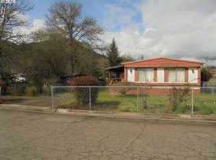 1132 NW Plateau Dr, Roseburg, OR 97471