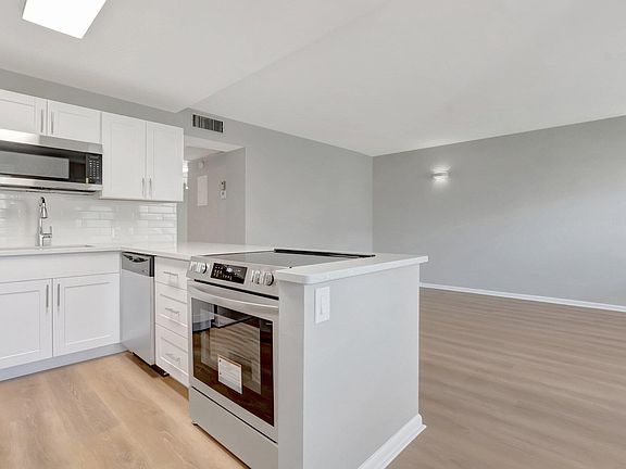 3rd image of 296 FANSHAW H