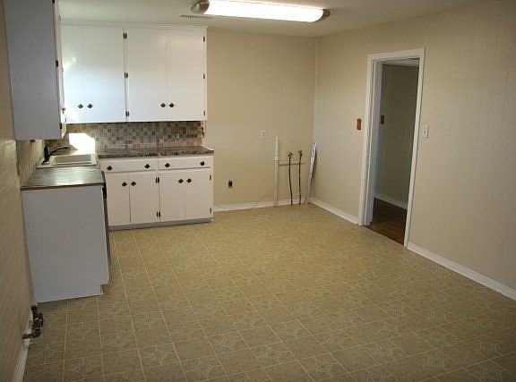 4th image of 817 E 16th St