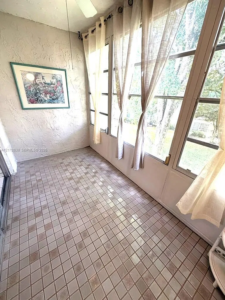 Lime Bay Condominium 7 — Photo 2