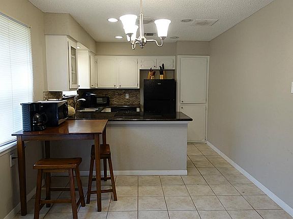 4th image of 1210 Phyllis St