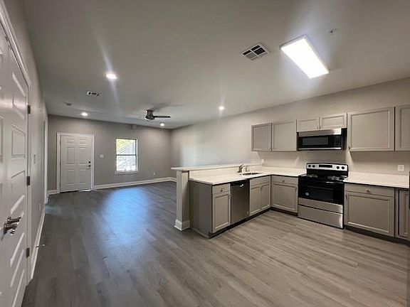 2nd image of 1112 Cambridge Dr #D