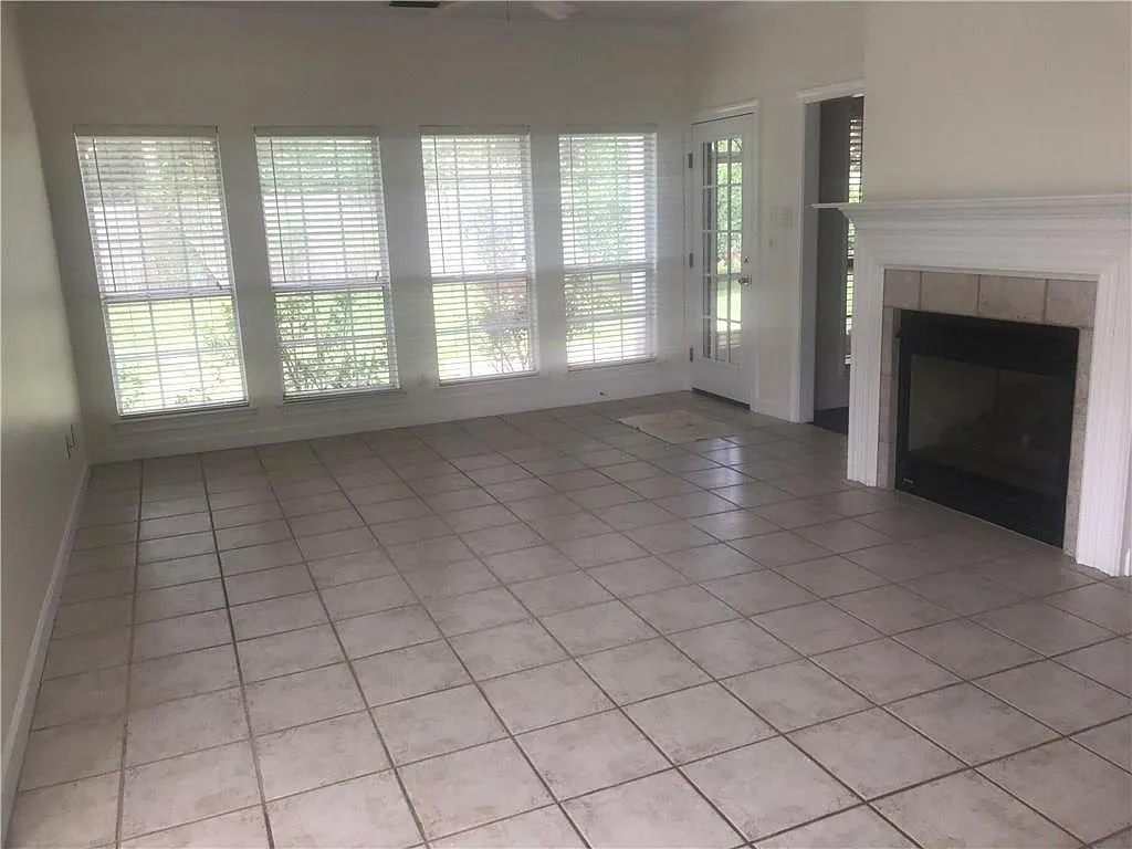 Building Photo - 2324 Abbington Dr