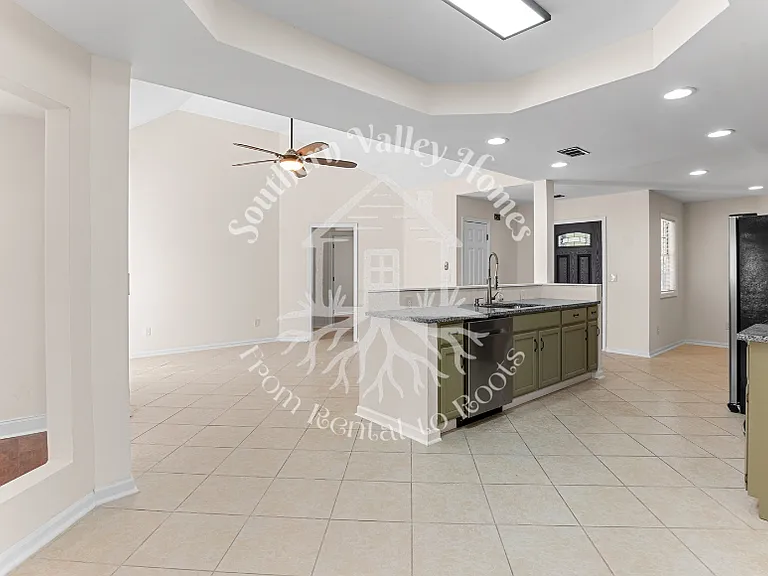 102 Duxbury Ct — Photo 8