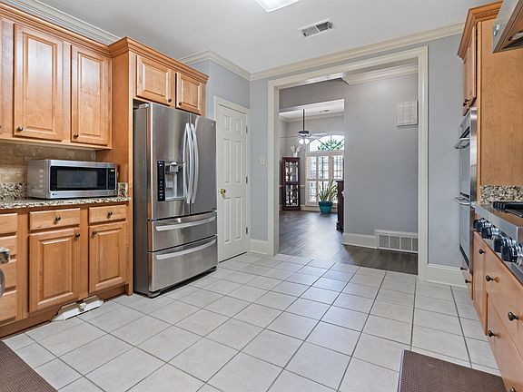 5th image of 1652 Elderberry Ln
