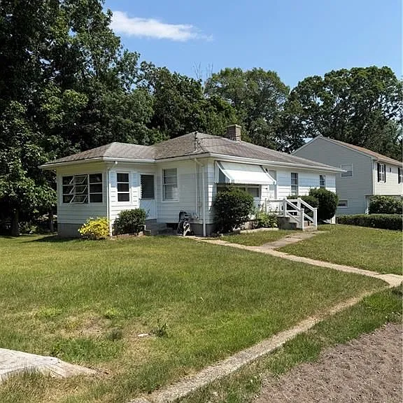 101 Iroquois Rd — Photo 1