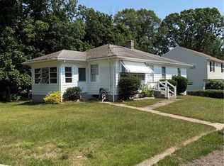 101 Iroquois Rd, Cumberland, RI 02864