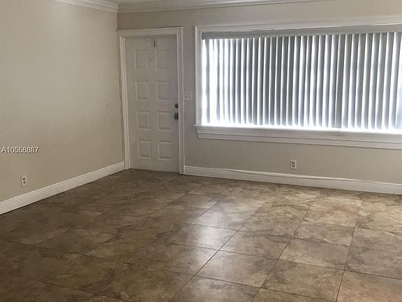 3rd image of 838 Twin Lakes Dr