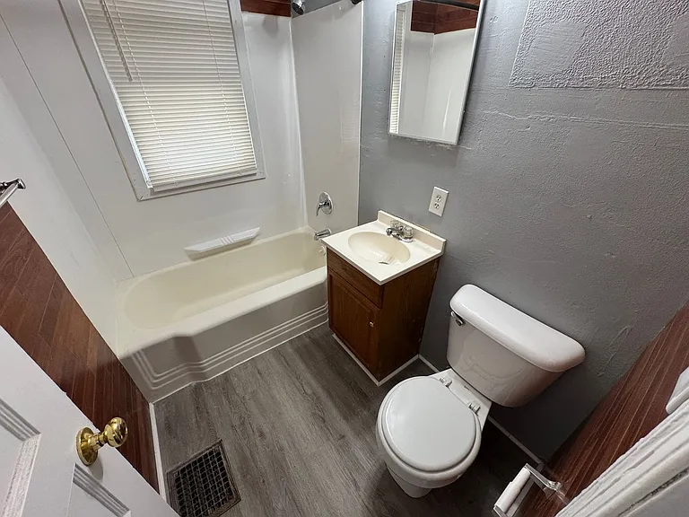 2342 E Legrande Ave — Photo 18