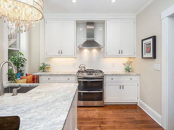 3rd image of 913 Willow Ave APT 2A