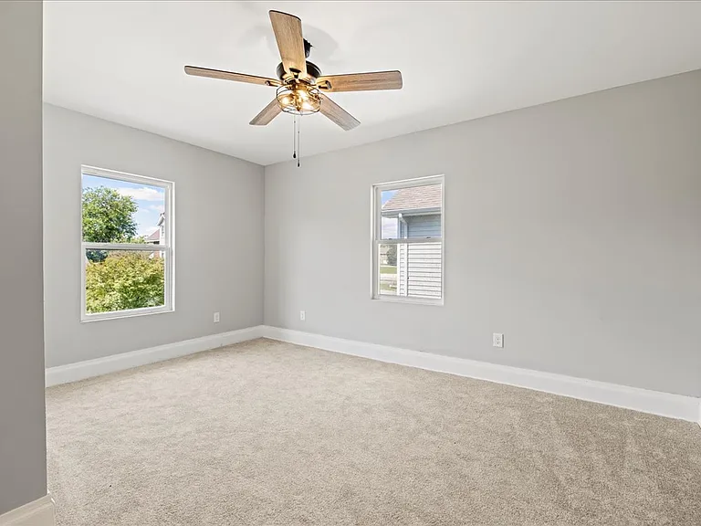 702 Berkeley Rd #702 — Photo 6