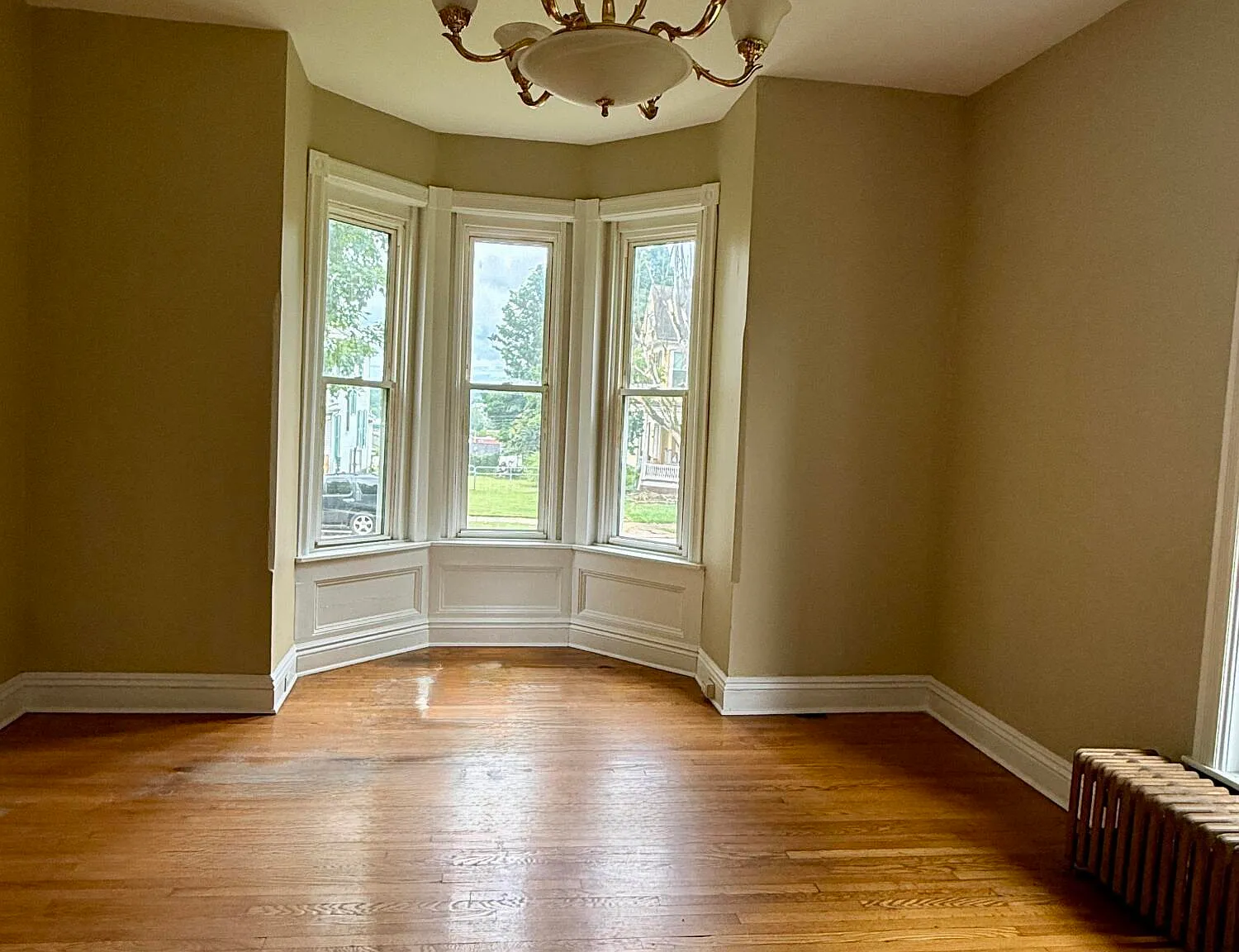3 bed, 2500 sqft, $2,050 — Photo 4