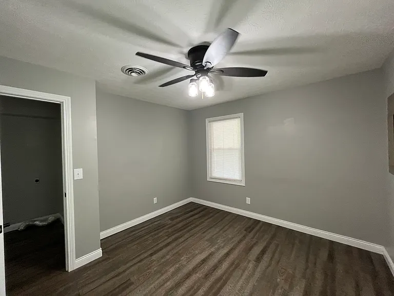 8430 N Dixie Hwy — Photo 12