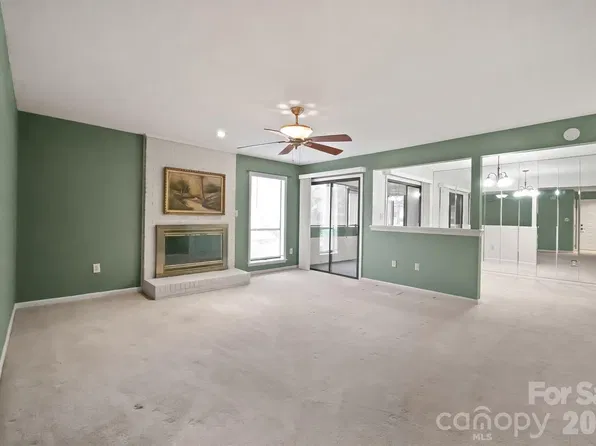 7331 Winery Ln, Charlotte, NC 28227