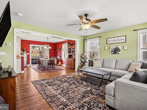 3rd image of 130 Old Stone Way