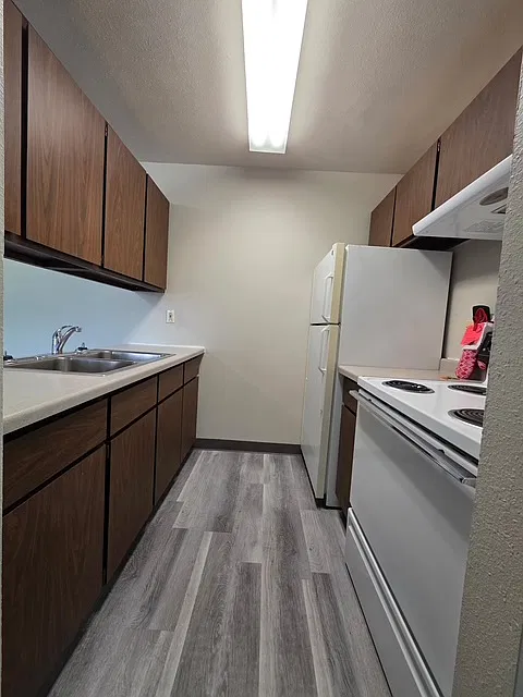 Liberty Lights Apartments B — Photo 2