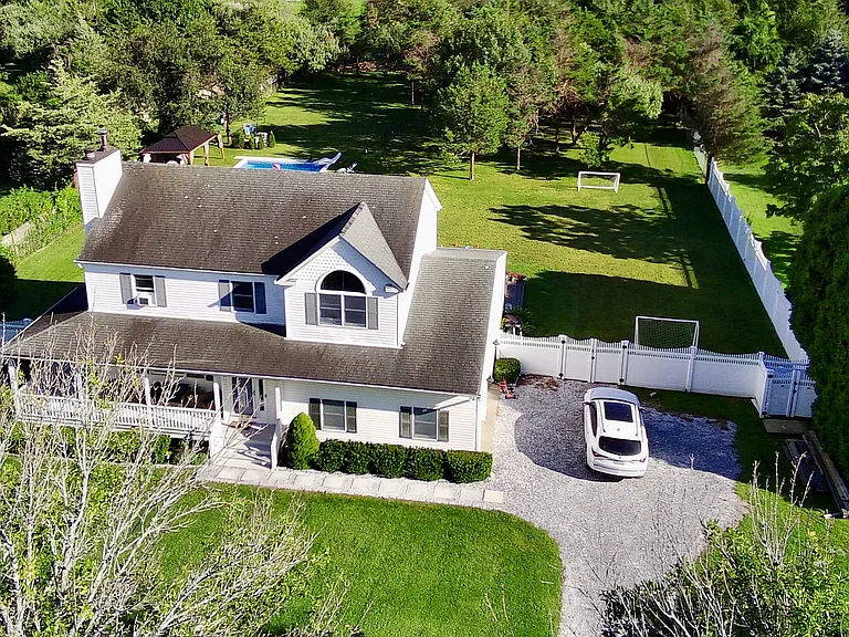 Old Field Ct — Photo 25