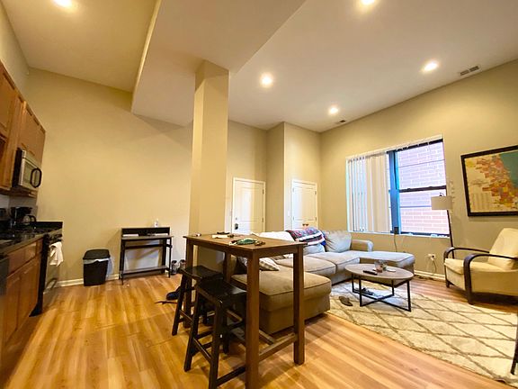 3rd image of 3233 N Sheffield Ave #7RW