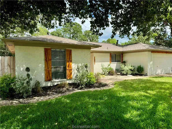 1006 Val Verde Dr, College Station, TX 77845