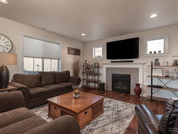 5th image of 20634 SE Sweetfern Dr
