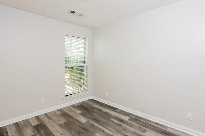 11 N Springfield Dr — Photo 8