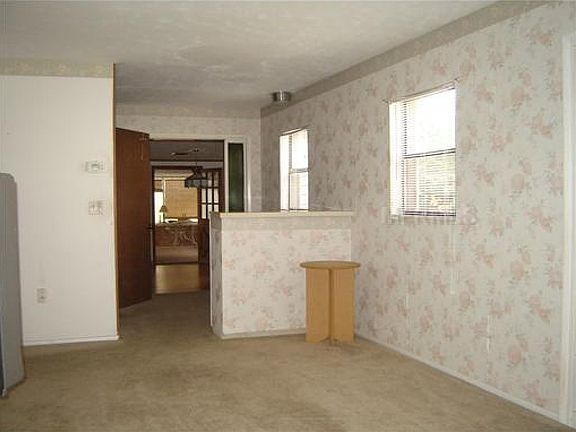2nd image of 822 Temple Ave