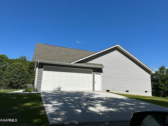 3rd image of 107 Hickory Mill Ln