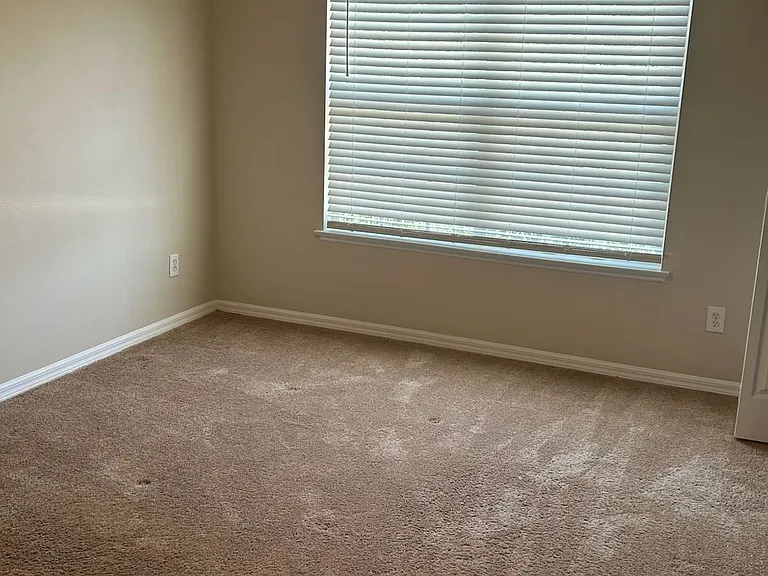 331 Wilton Cir — Photo 10
