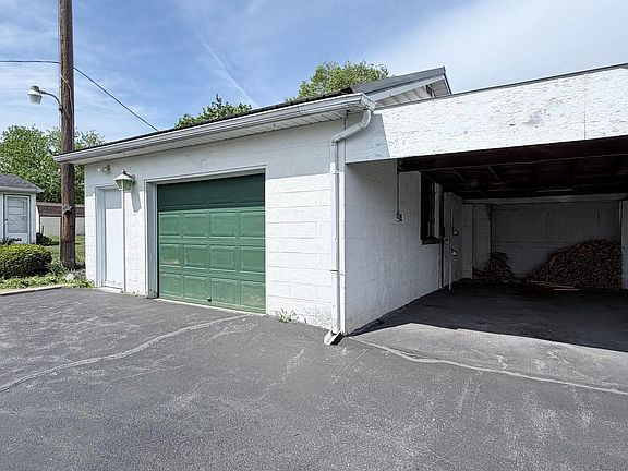 5th image of 1077 Paper Mill Rd