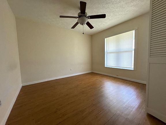 2nd image of 209 SW Thornhill Drive
