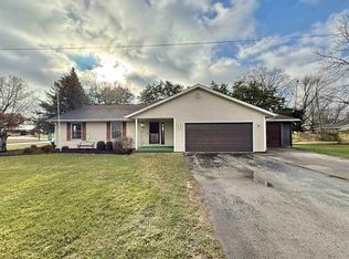102 W McNair Rd, Winnebago, IL 61088