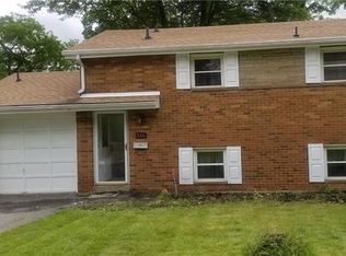 570 Lucia Dr, Wilkins Twp, PA 15221