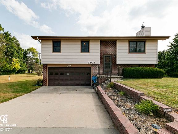 4th image of 3205 Weaver Dr