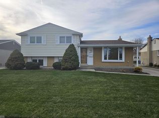 39127 Hyland Ct, Sterling Heights, MI