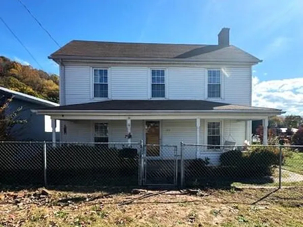 217 E Spruce St, Covington, VA 24426