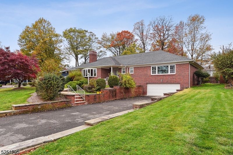 1st image of 187 Crestwood Dr