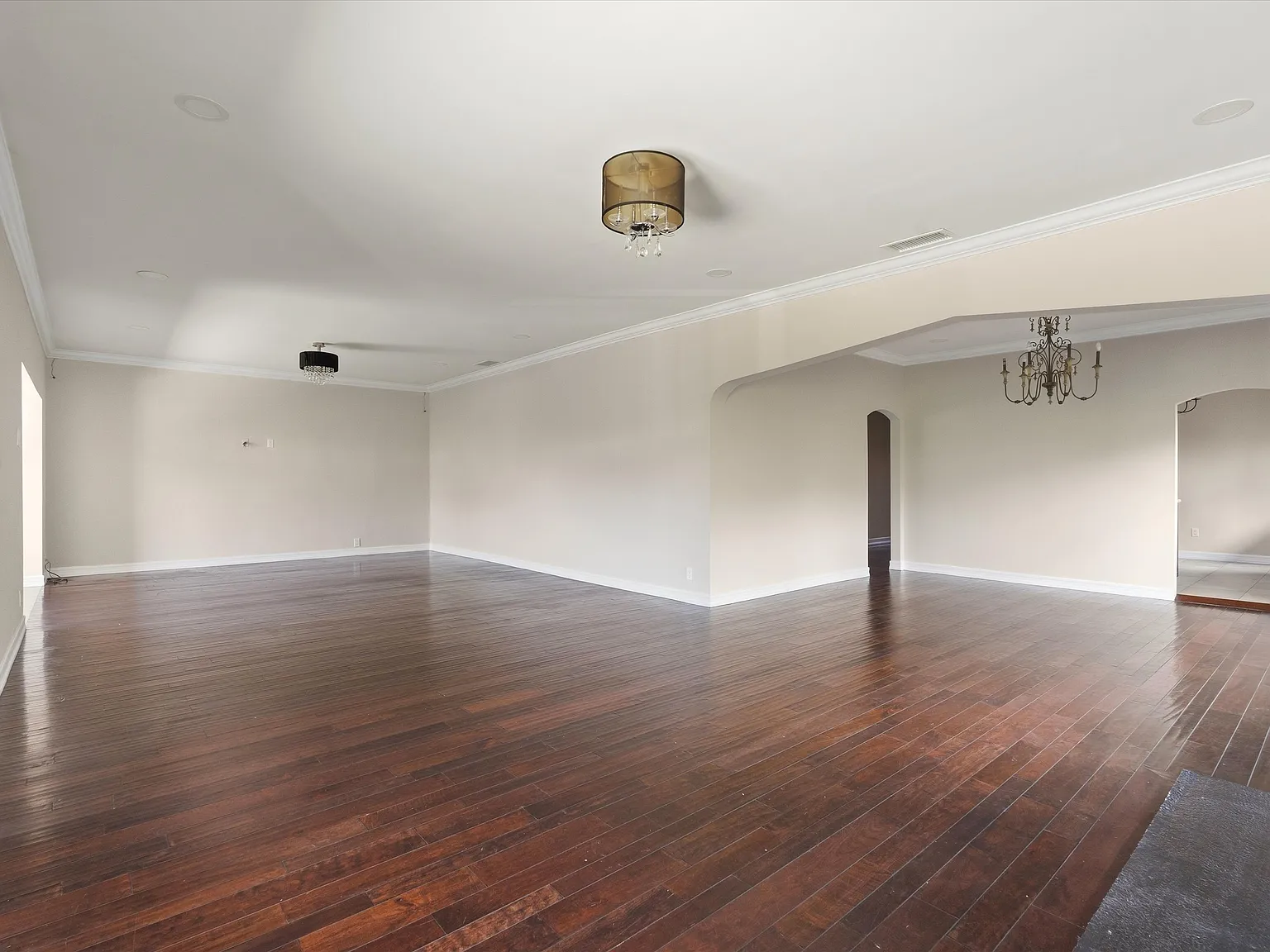 4 bed, 2000 sqft, $4,795 — Photo 3