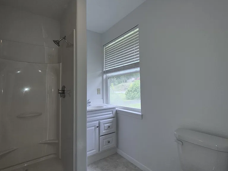 627 NE Forest Ln — Photo 9