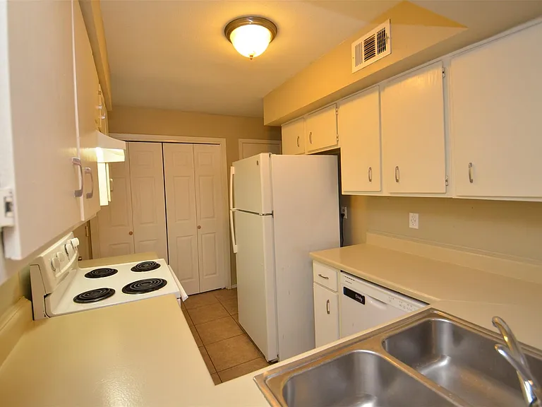 5993 Allday Dr #B — Photo 26