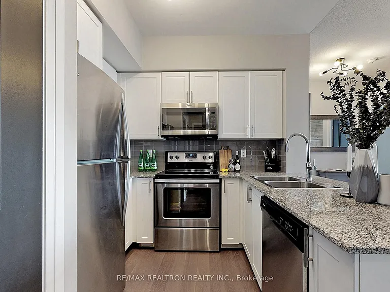 7890 Bathurst St #2505 — Photo 8